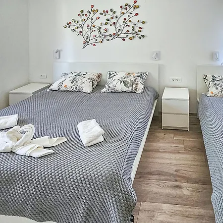 M&l By Interhome Rupa