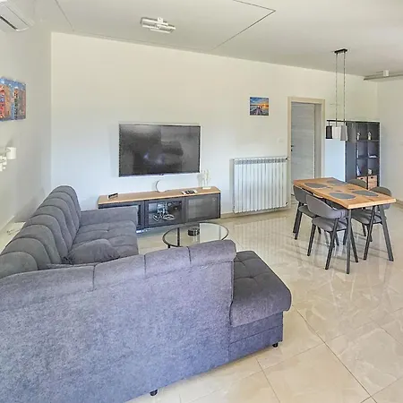 M&l By Interhome Apartment Rupa