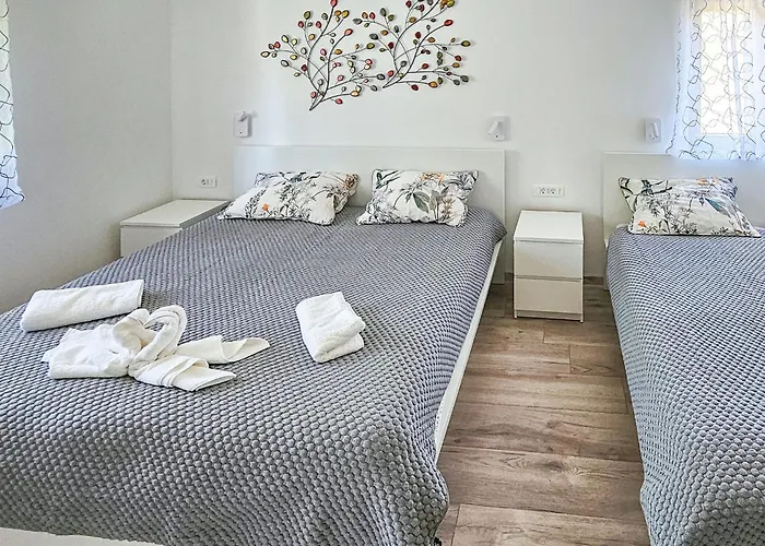 M&l By Interhome Rupa